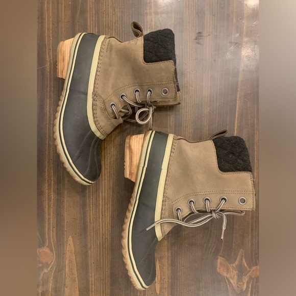 Sorel Boots Women’s 10 or Men’s 8 - Picture 2 of 5